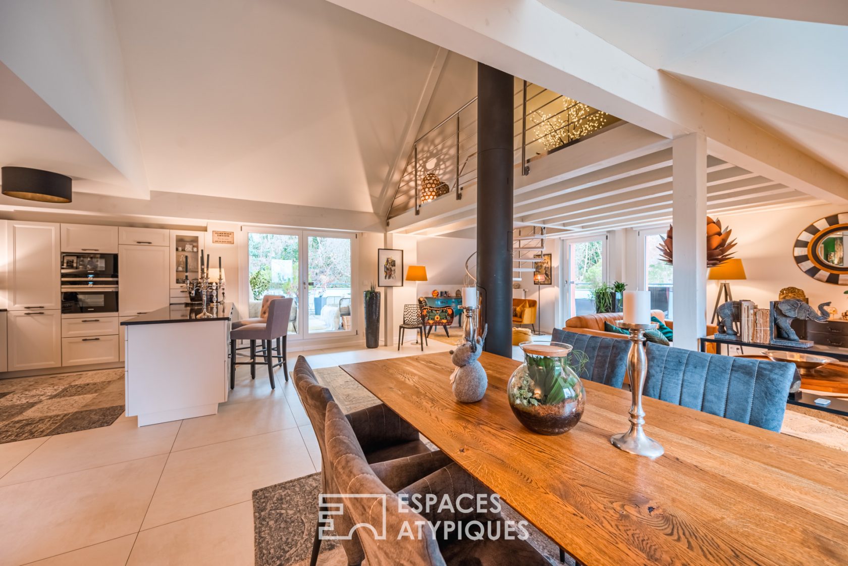 Attique comme une maison sur les toits