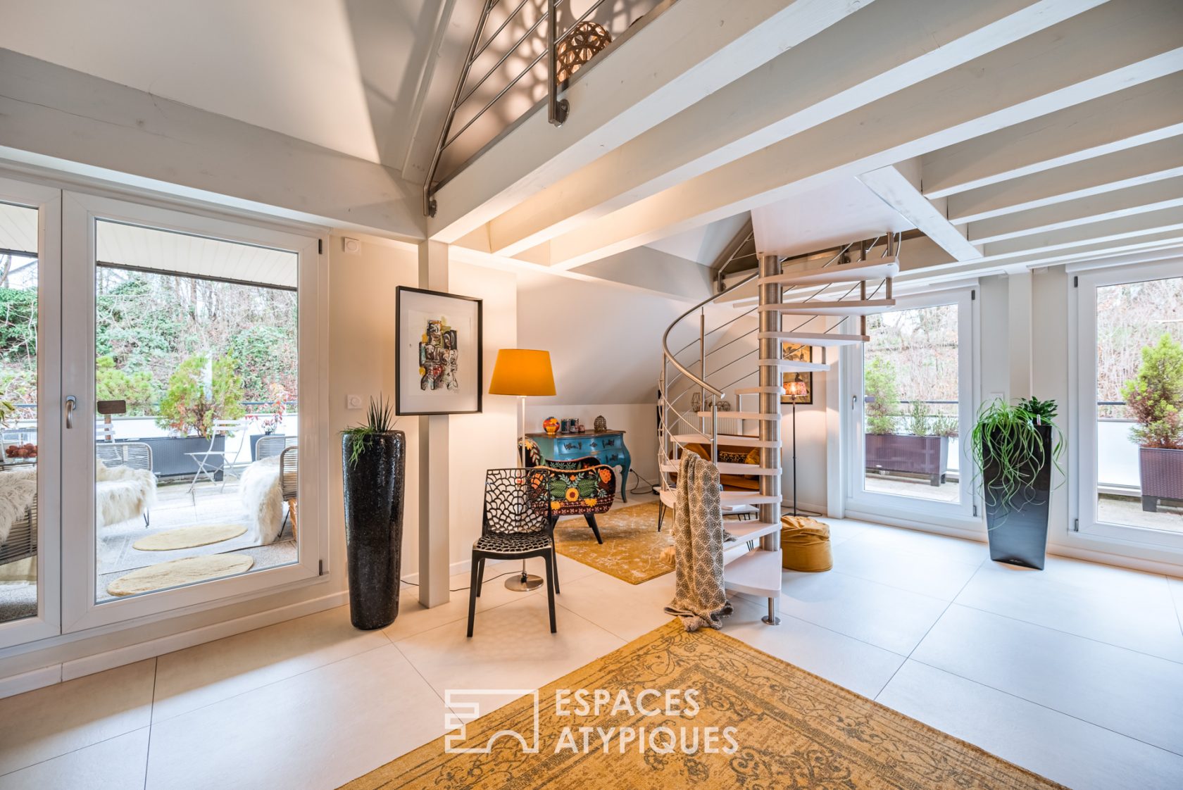 Attique comme une maison sur les toits