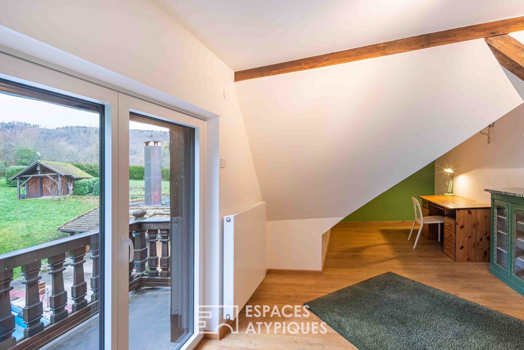Family villa with swimming pool perched on the heights