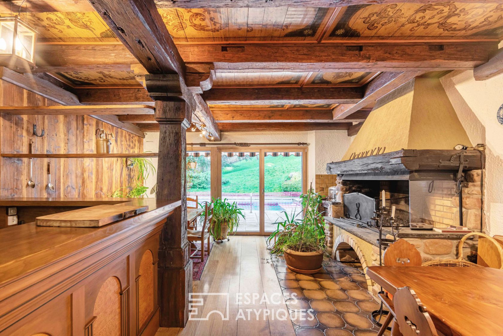Family villa with swimming pool perched on the heights