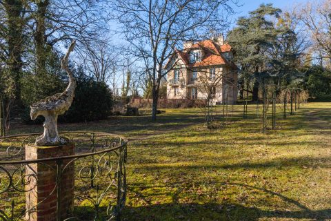 The romantic – Art deco villa and its park