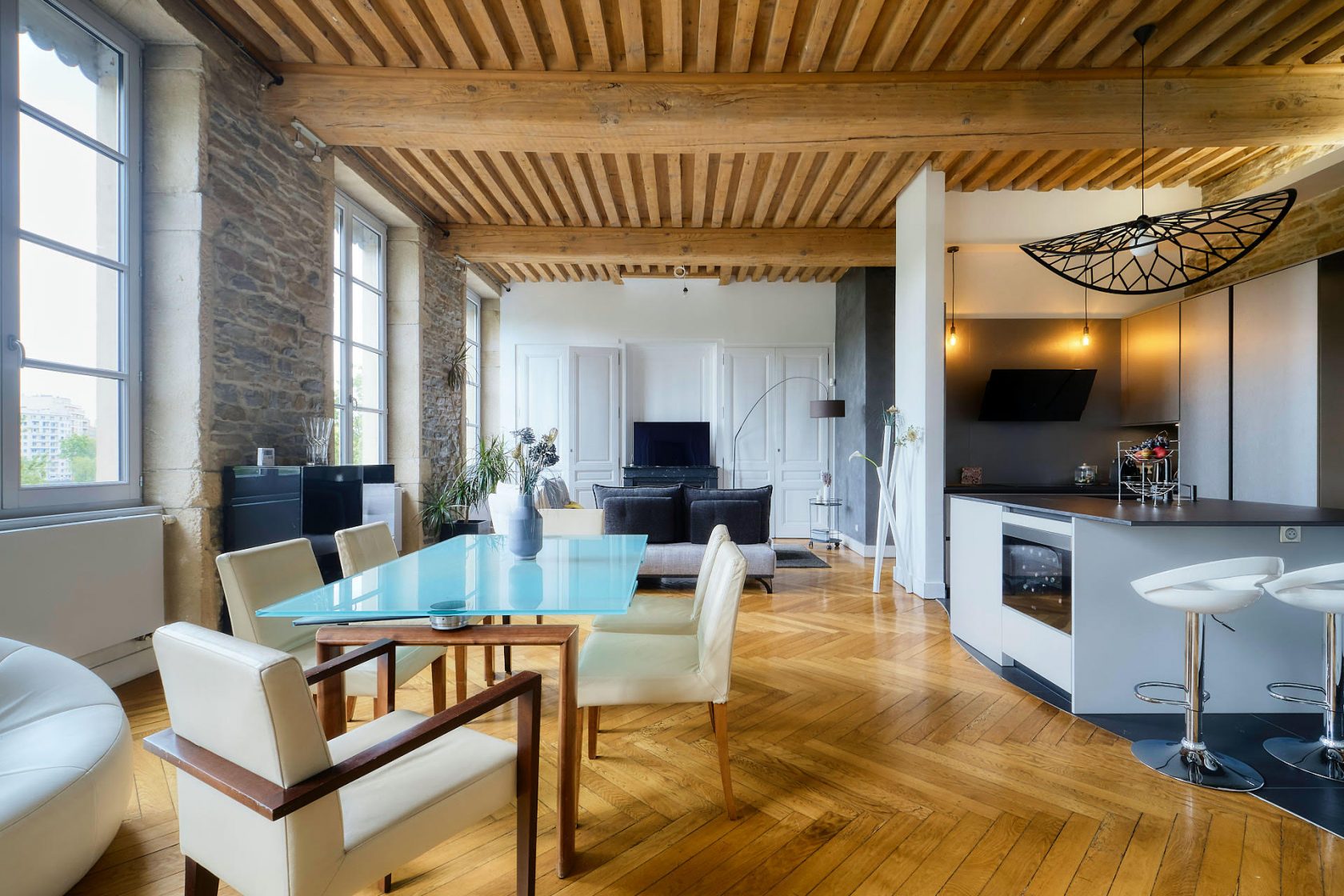 Old apartment with lift and view of the Rhône
