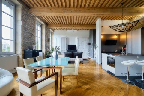Old apartment with lift and view of the Rhône