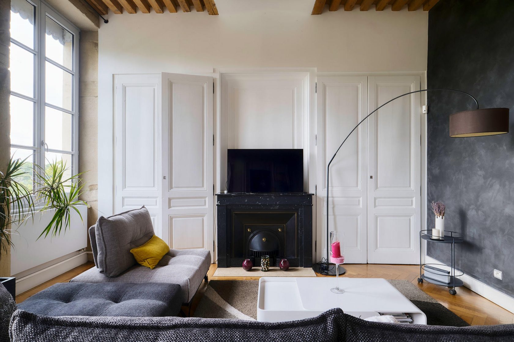 Old apartment with lift and view of the Rhône
