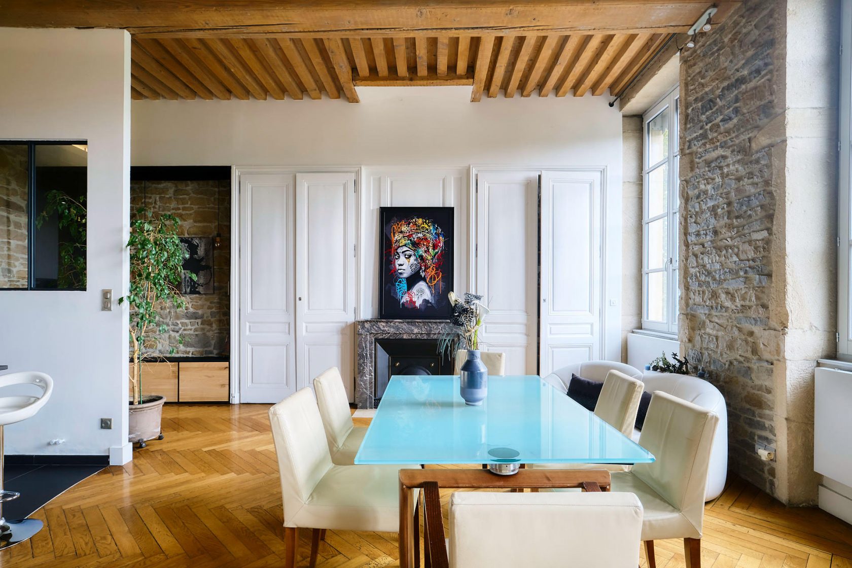 Old apartment with lift and view of the Rhône