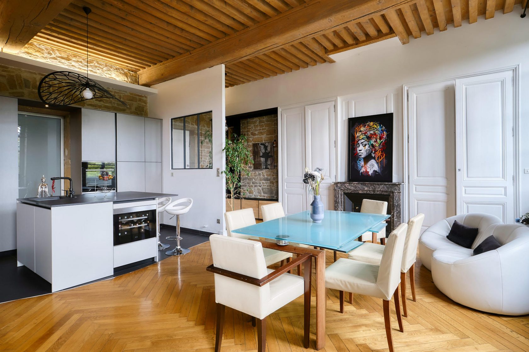 Old apartment with lift and view of the Rhône