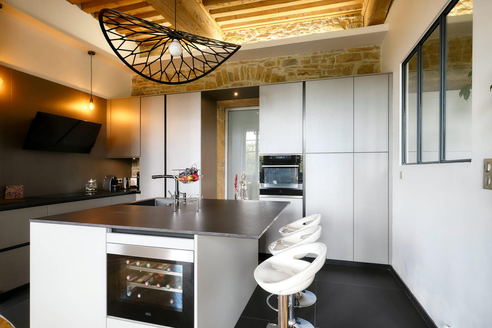 Old apartment with lift and view of the Rhône