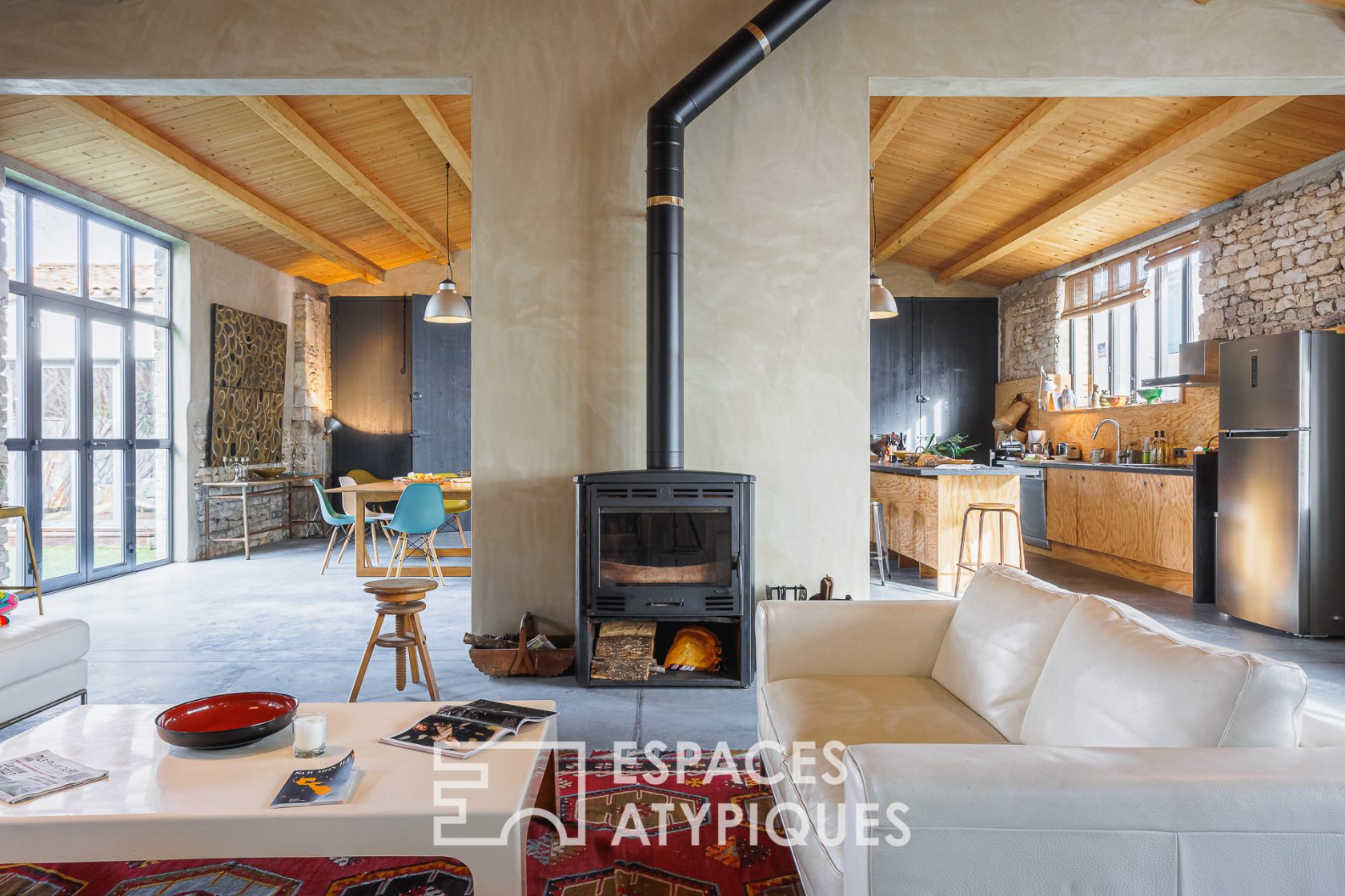 Loft réhabilité dans une ancienne menuiserie à 1km de la plage