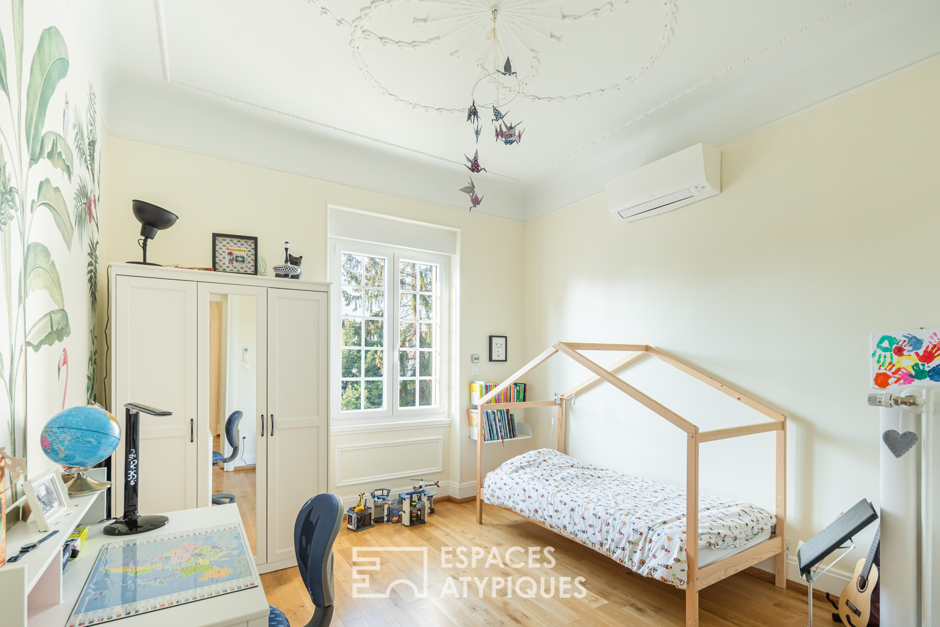 Appartement bourgeois et son jardin avec piscine