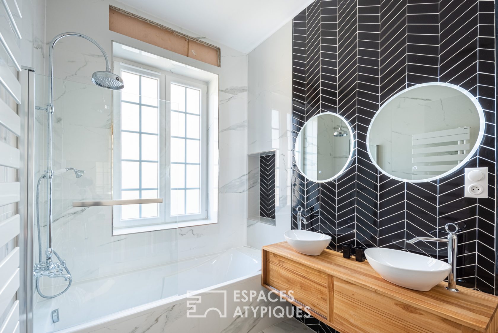 Appartement bourgeois et son jardin avec piscine