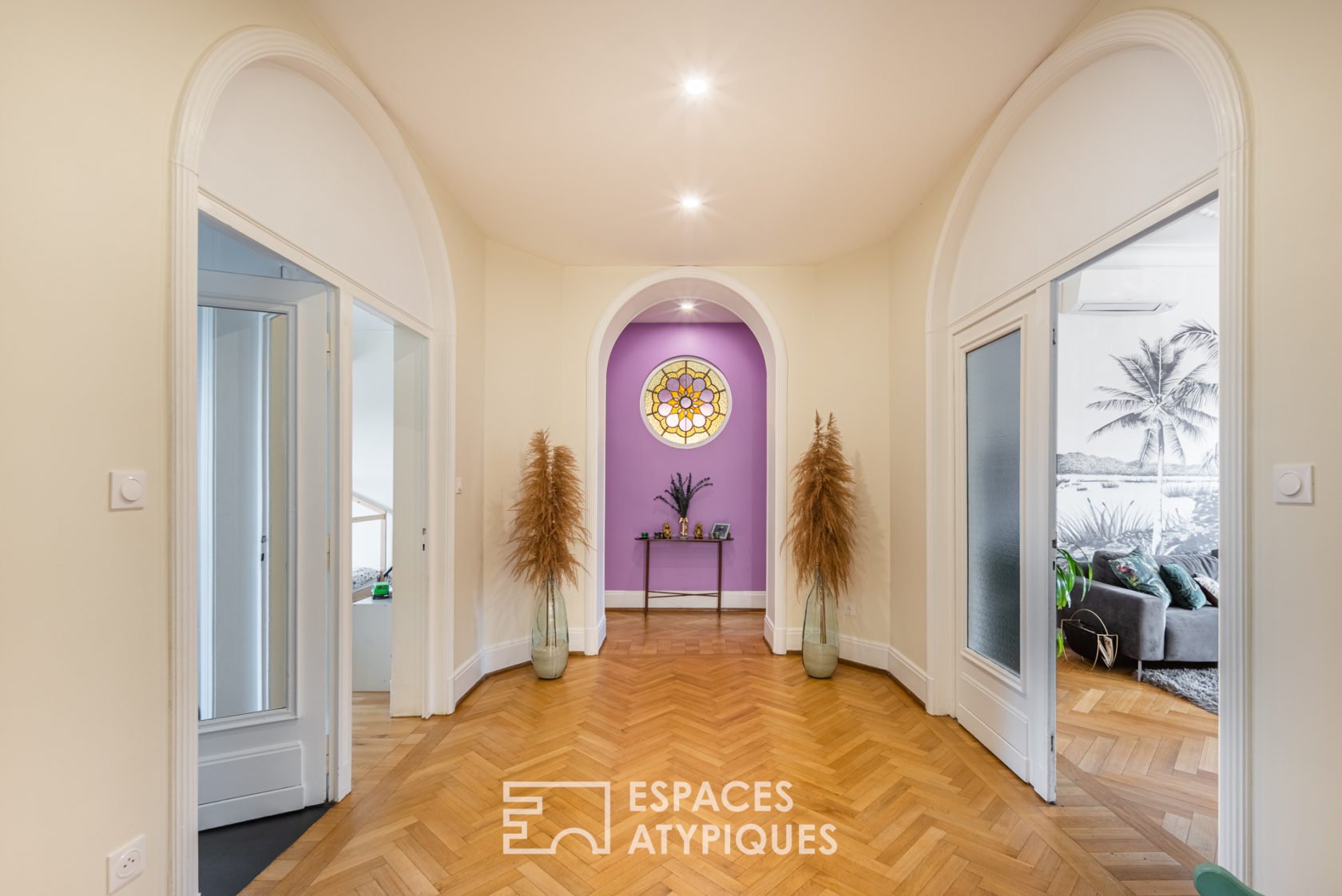 Appartement bourgeois et son jardin avec piscine