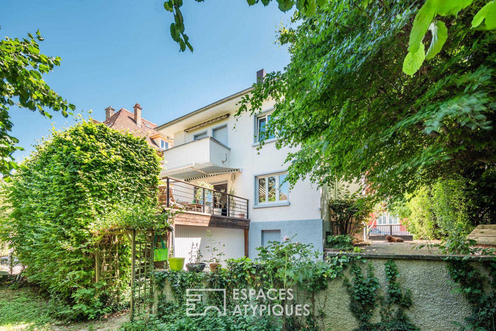Maison familiale et son jardin