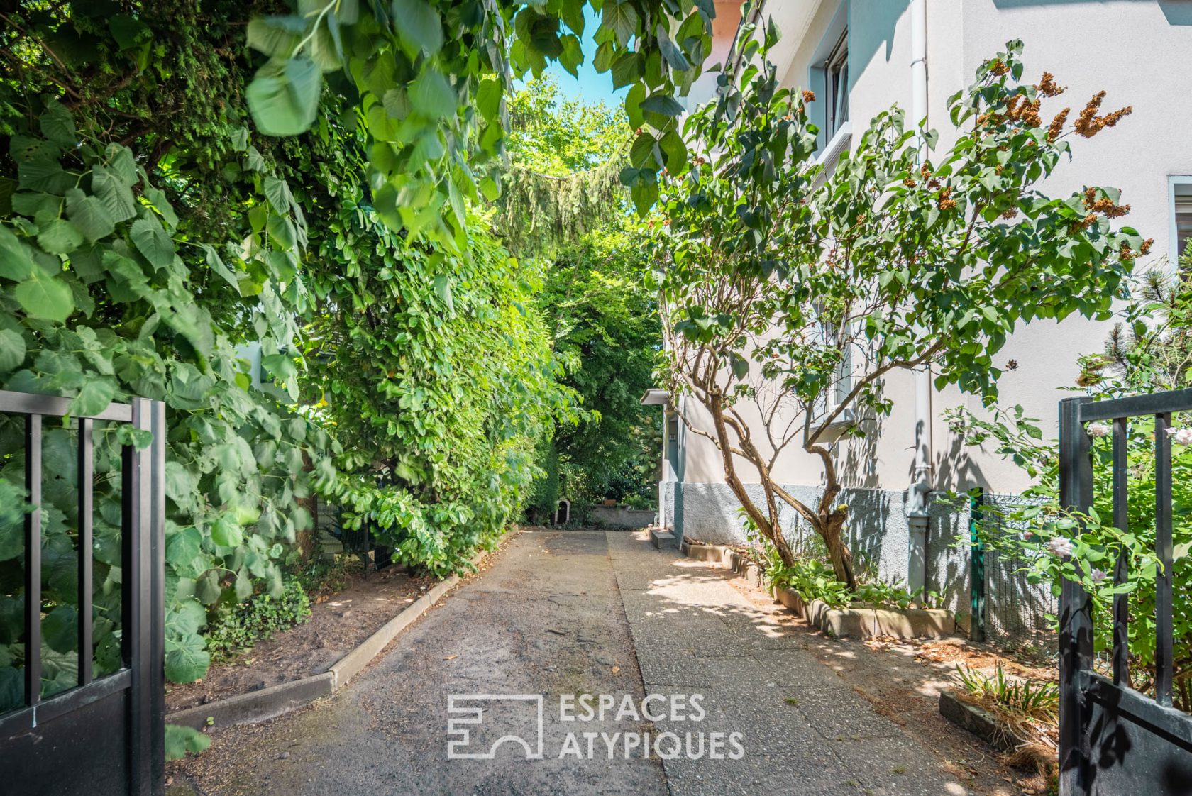 Maison familiale et son jardin
