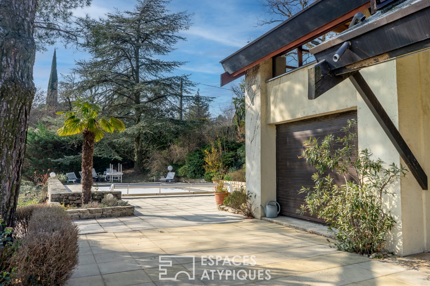 Maison d’architecte avec vue et piscine
