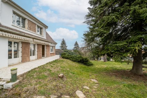 Villa à rénover sur les hauteurs de la Boisse