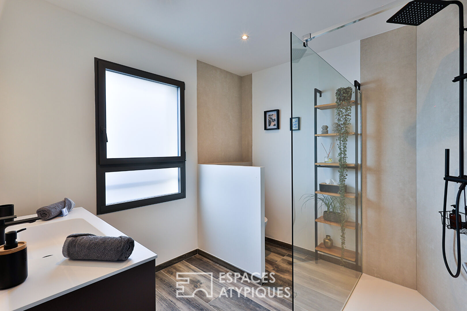 Villa contemporaine avec vue dégagée