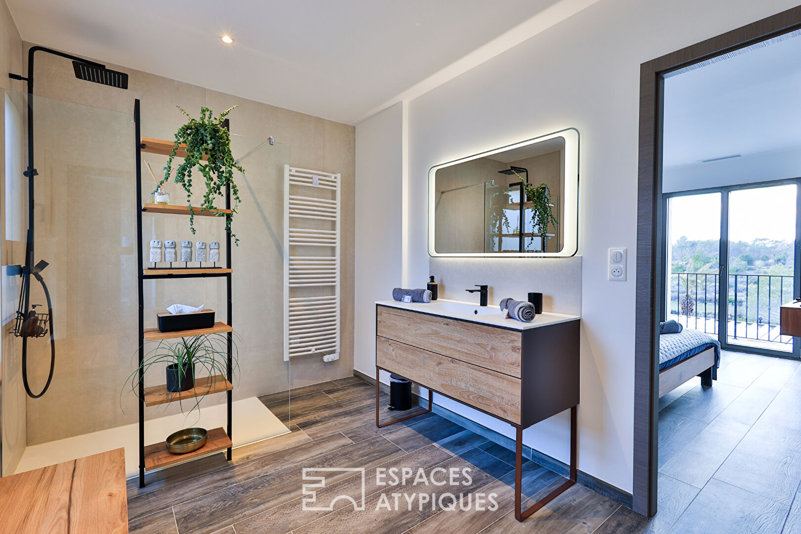 Villa contemporaine avec vue dégagée