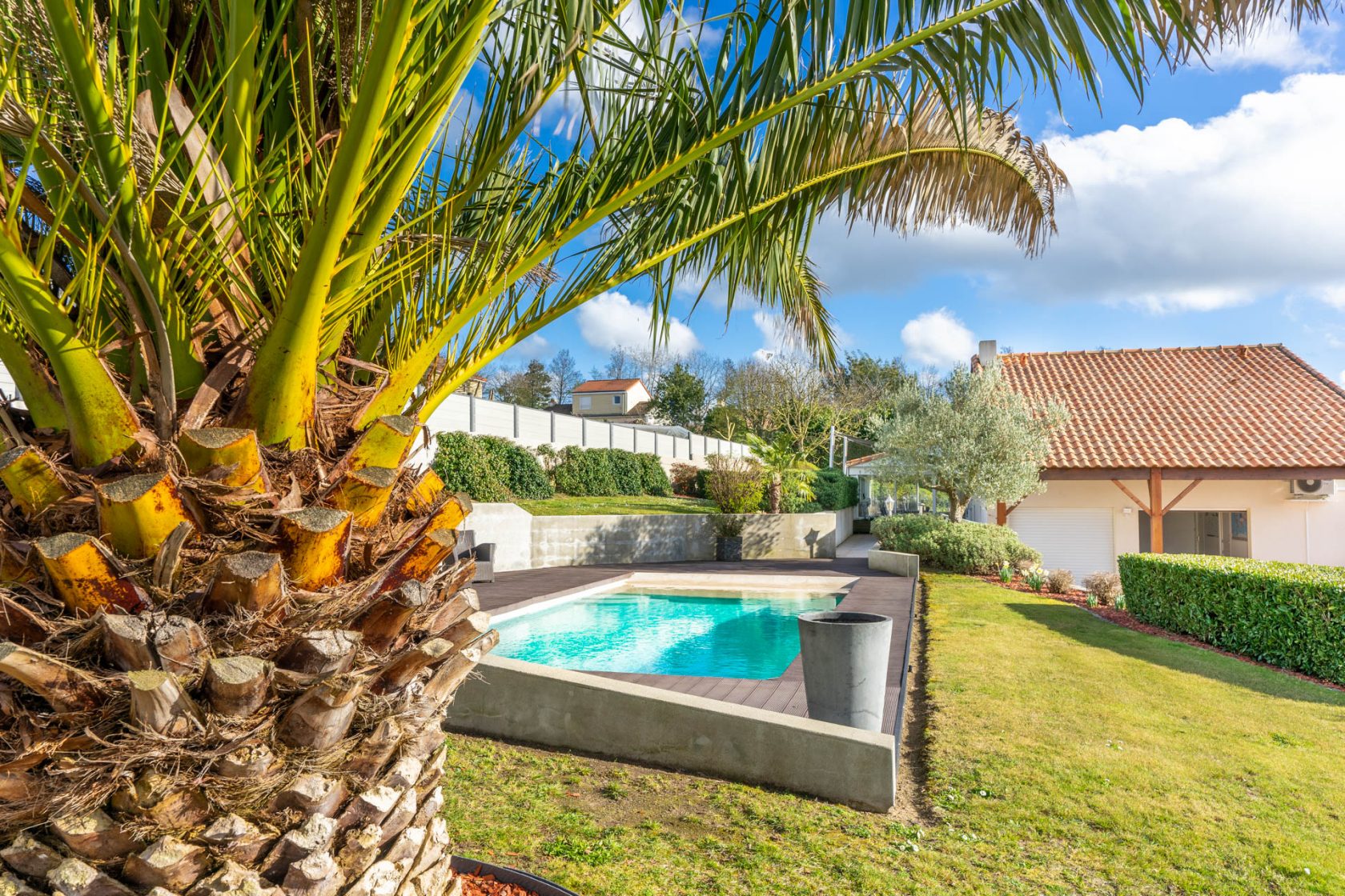 Maison tranquille entre nature et bourg avec piscine