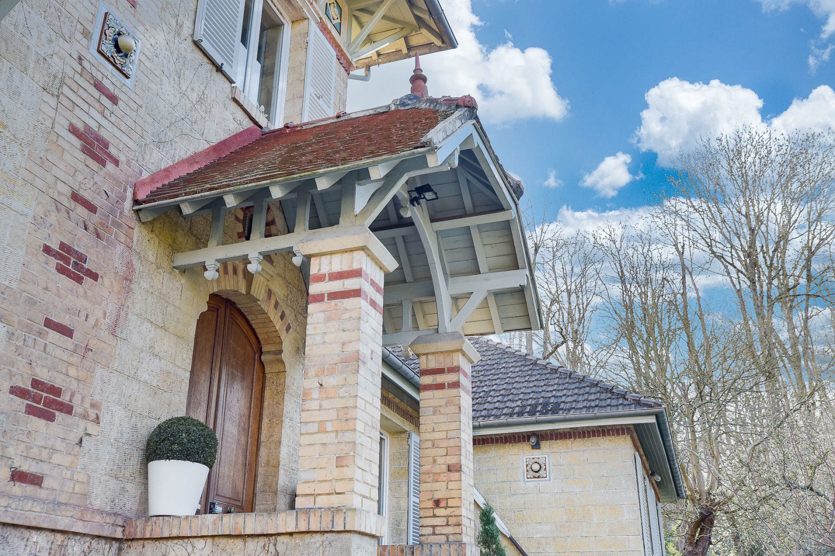 Maison bourgeoise début de siècle sur parc.