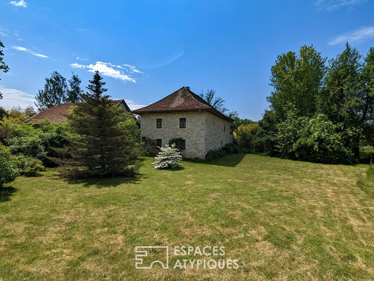 Beautiful quiet country house