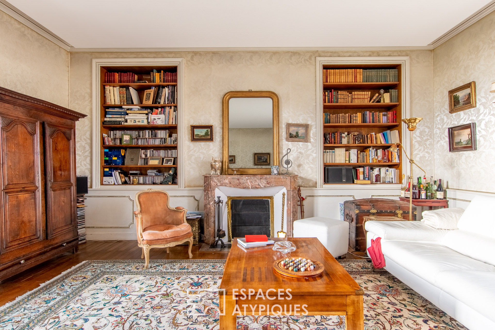 Manoir du XVème siècle en coeur de bourg avec dépendances