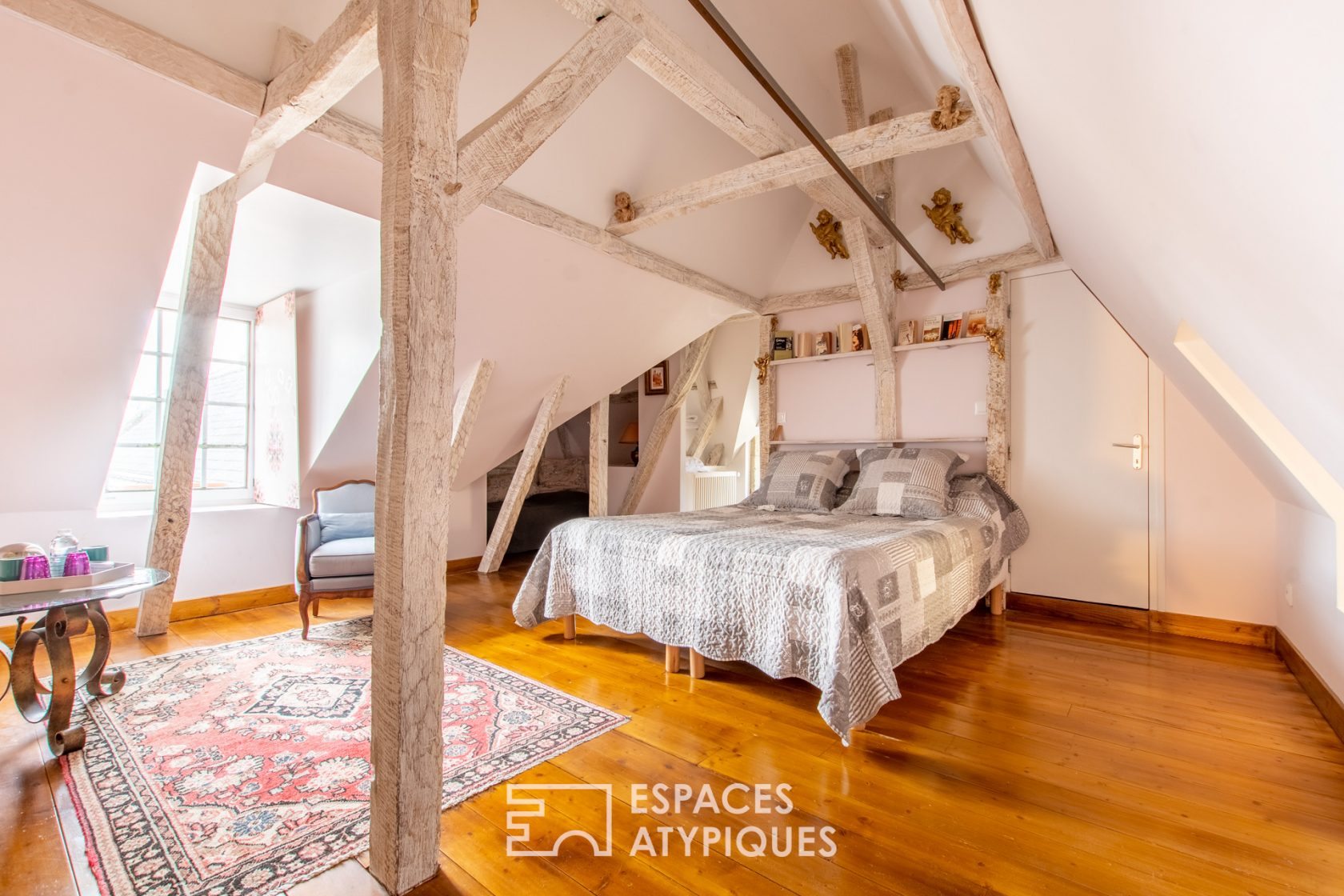 Manoir du XVème siècle en coeur de bourg avec dépendances
