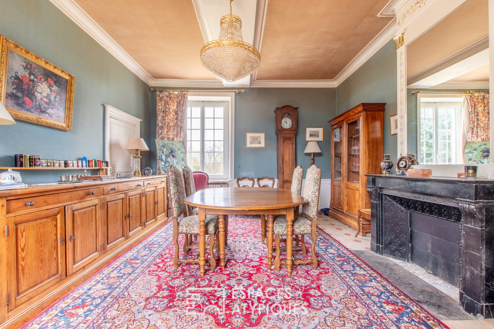Manoir du XVème siècle en coeur de bourg avec dépendances