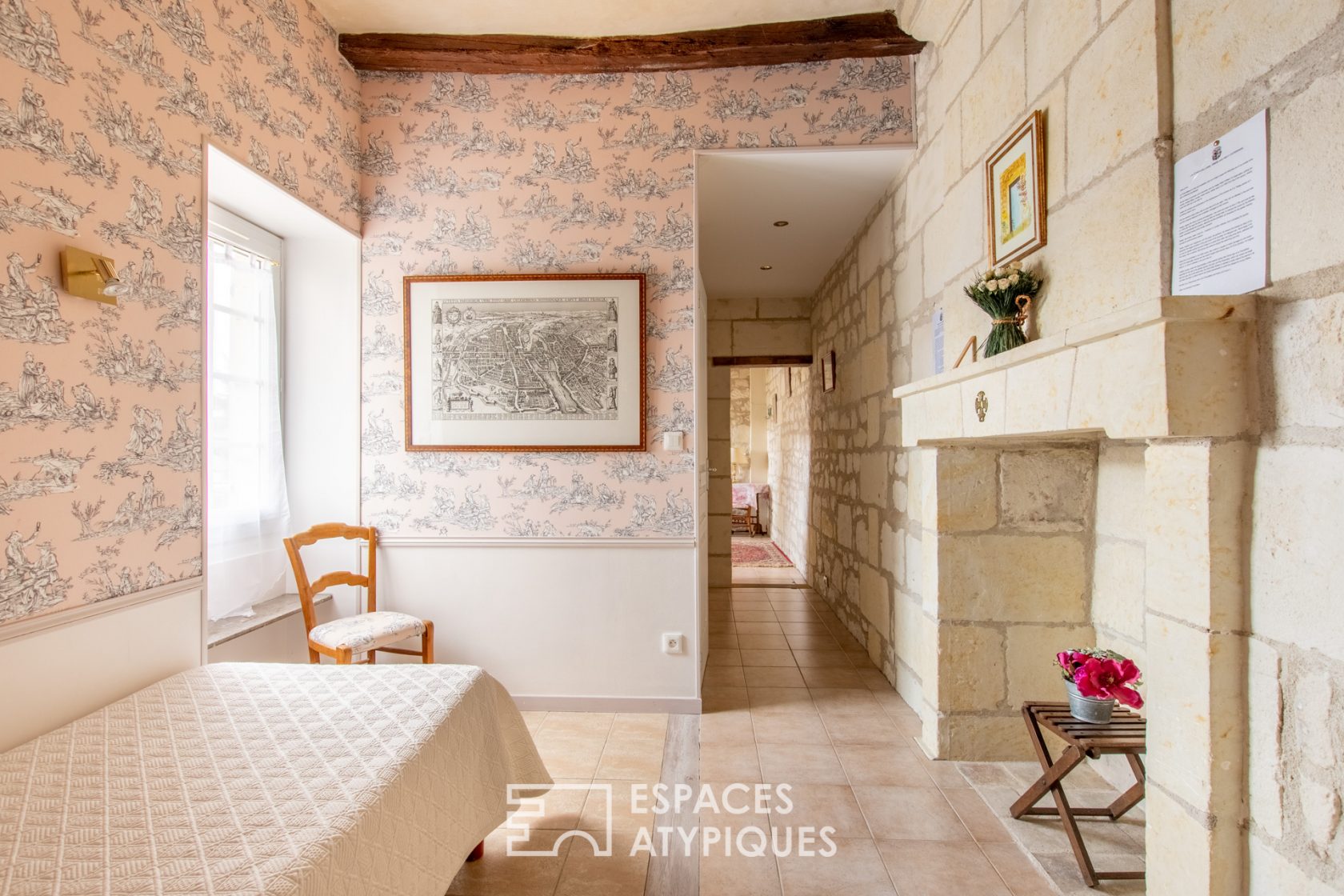Manoir du XVème siècle en coeur de bourg avec dépendances