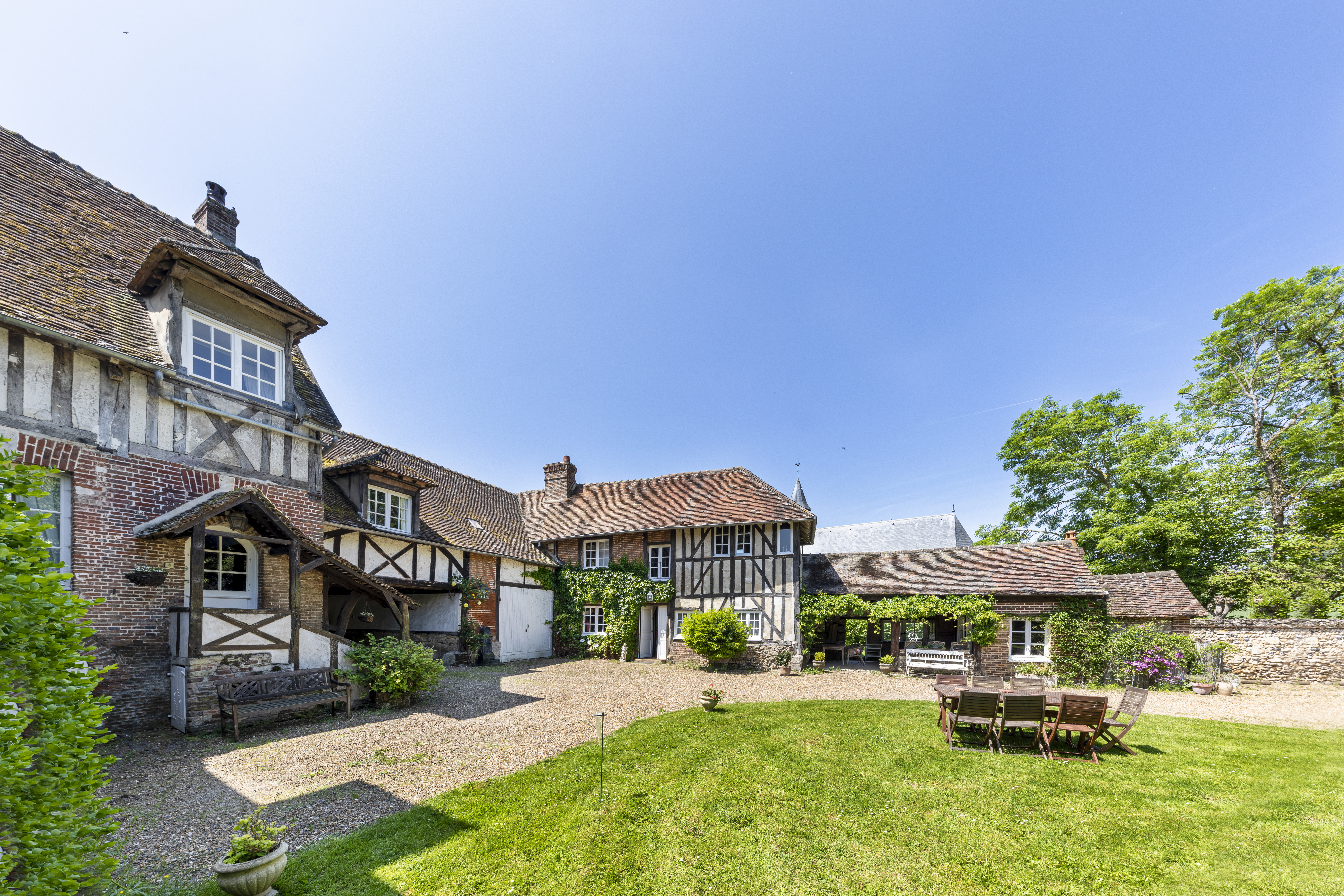 Manoir en colombages avec piscine chauffée