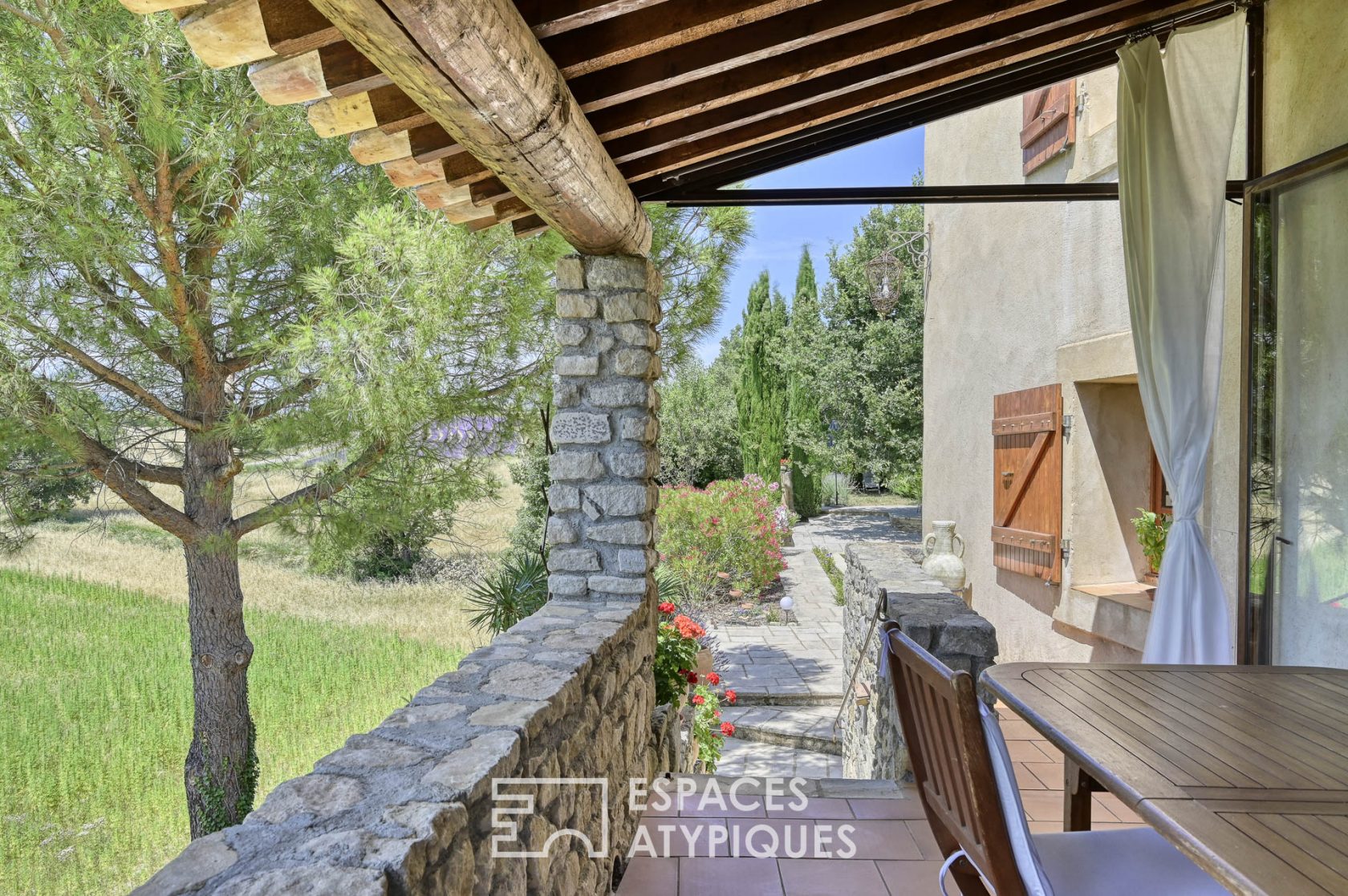 Un cottage en Provence à la vue incroyable sur le Luberon