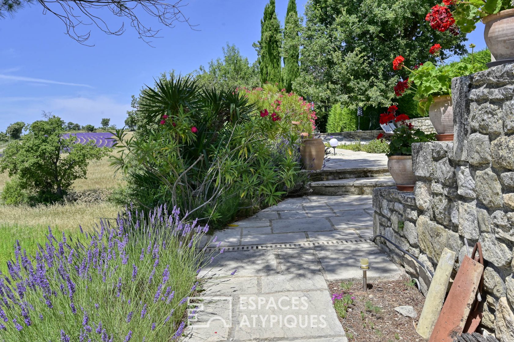 A cottage in Provence with an incredible view of the Luberon