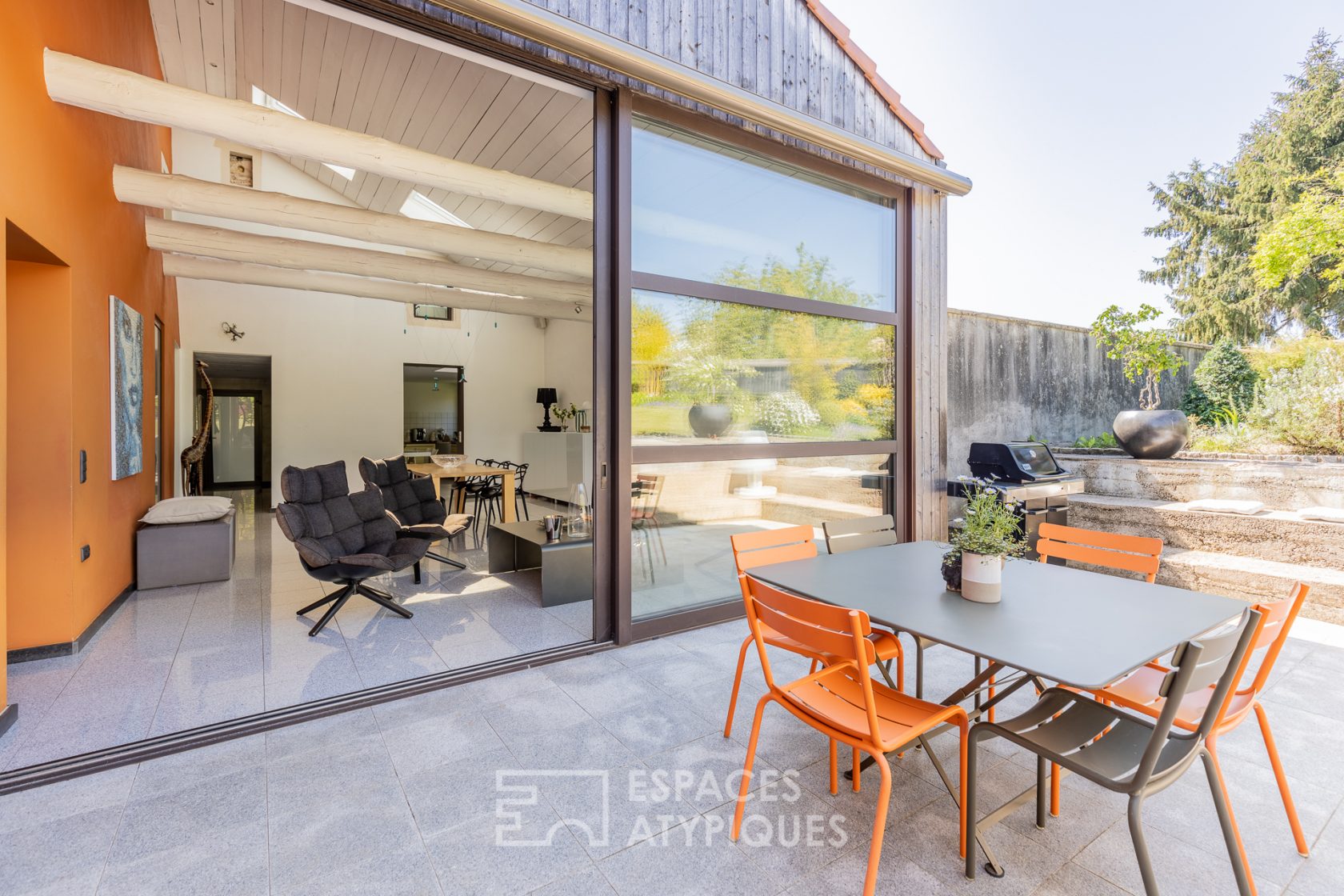 Corps de ferme rénové et son jardin bucolique