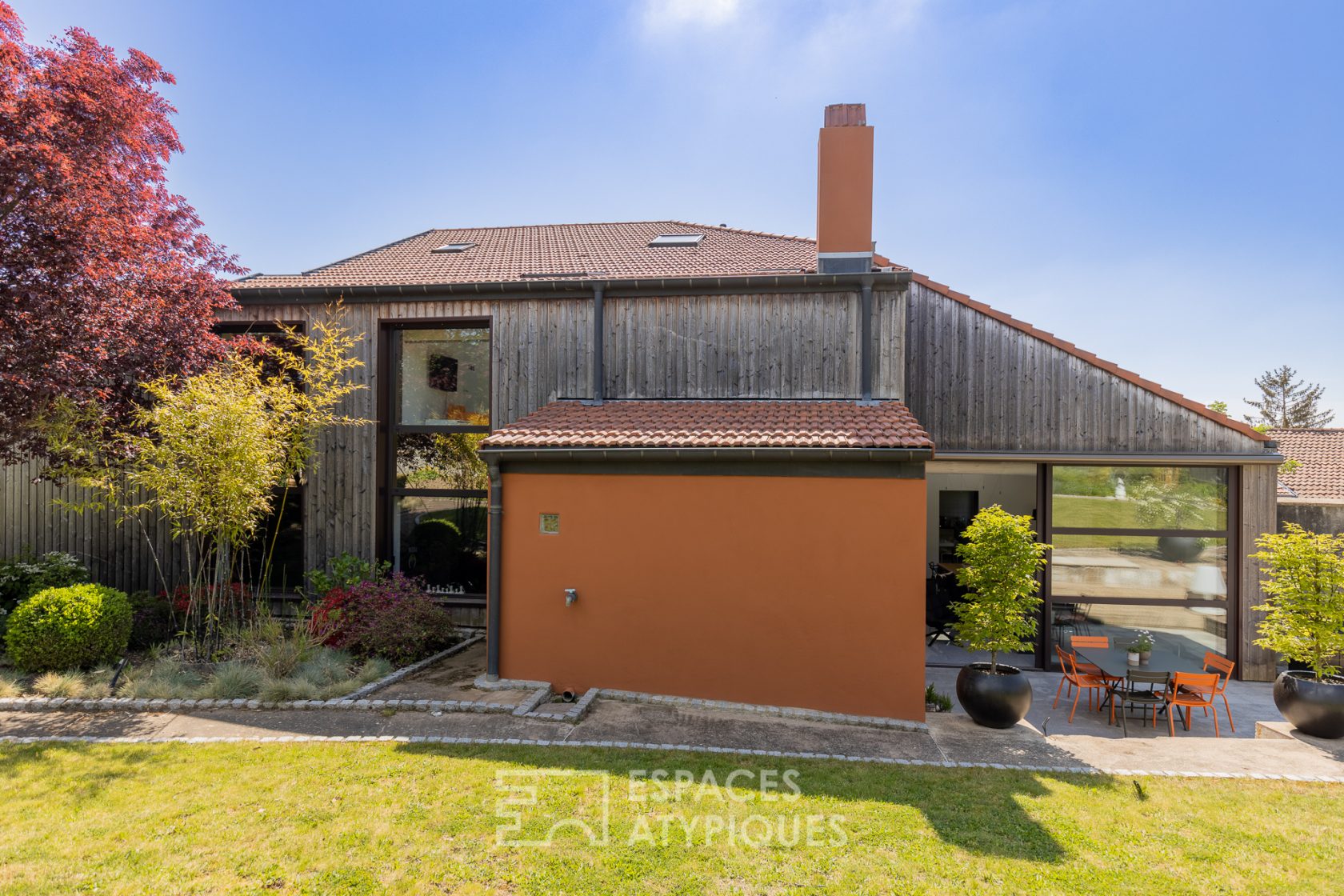 Renovated farmhouse with bucolic garden