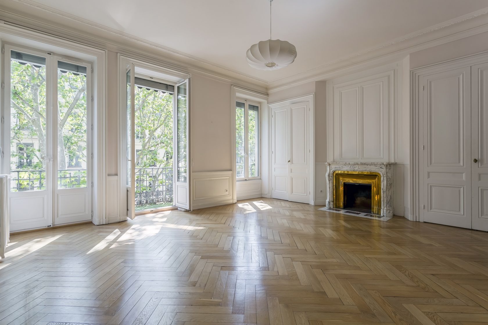 Haussmannien rénové avec balcon