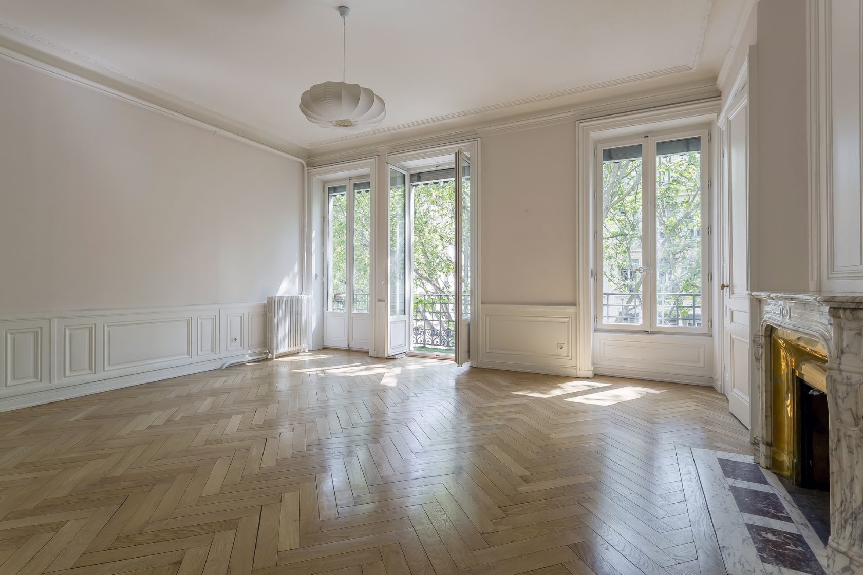 Haussmannien rénové avec balcon