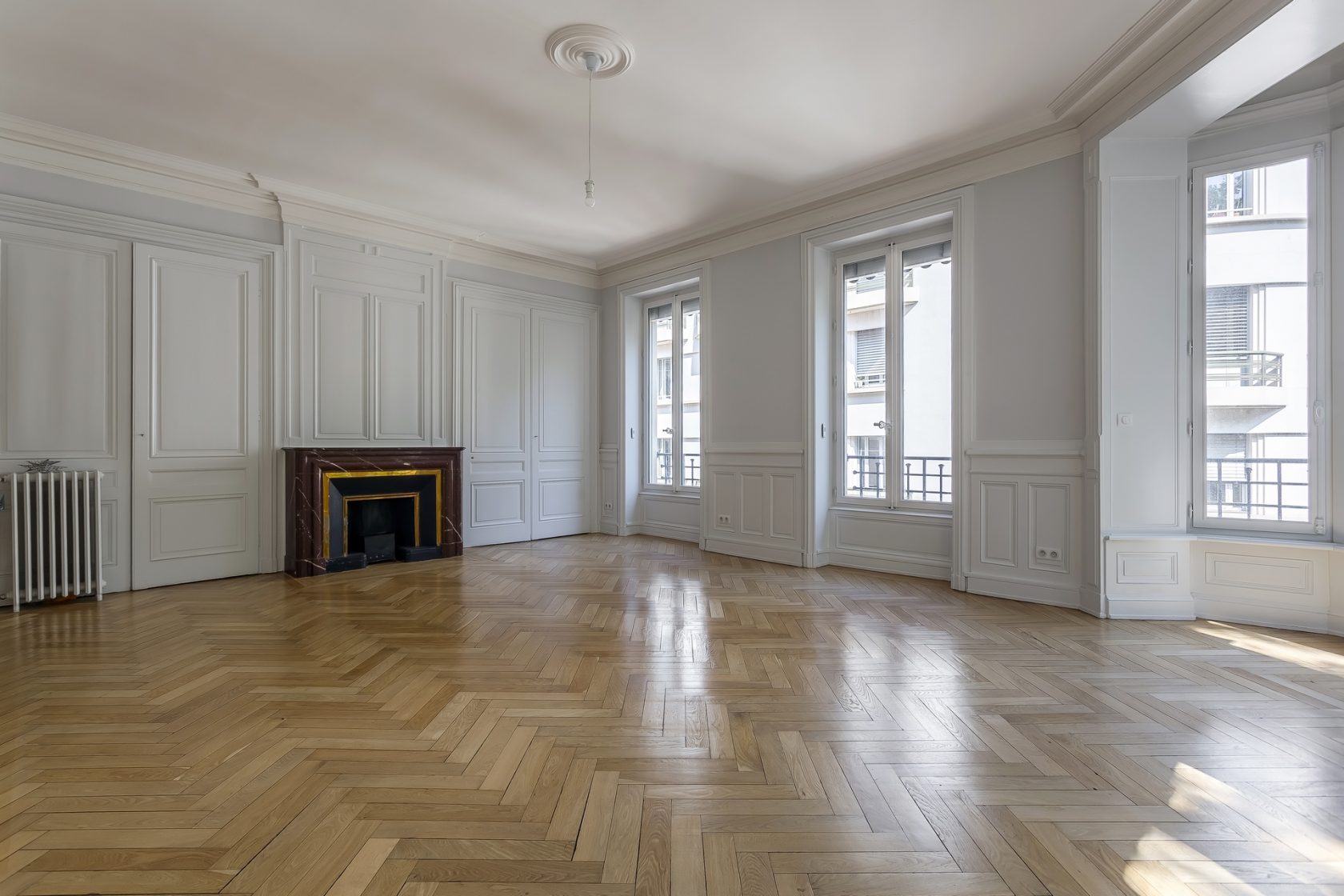 Haussmannien rénové avec balcon