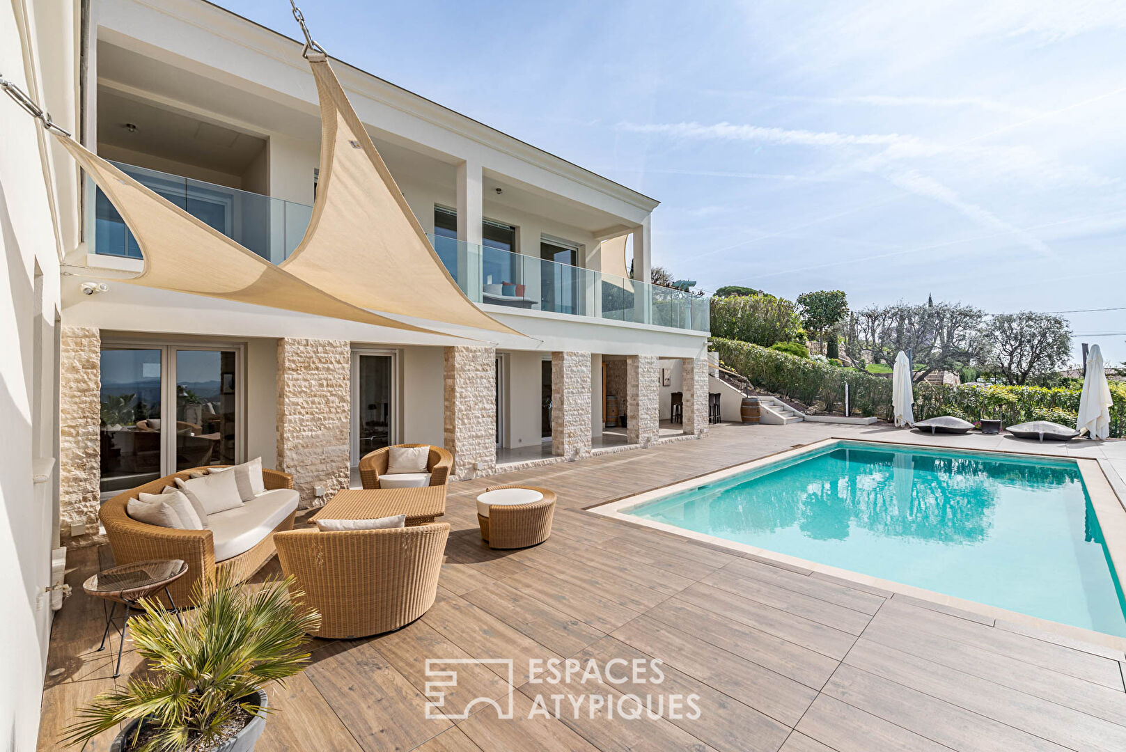 Villa néo-moderniste avec vue panoramique