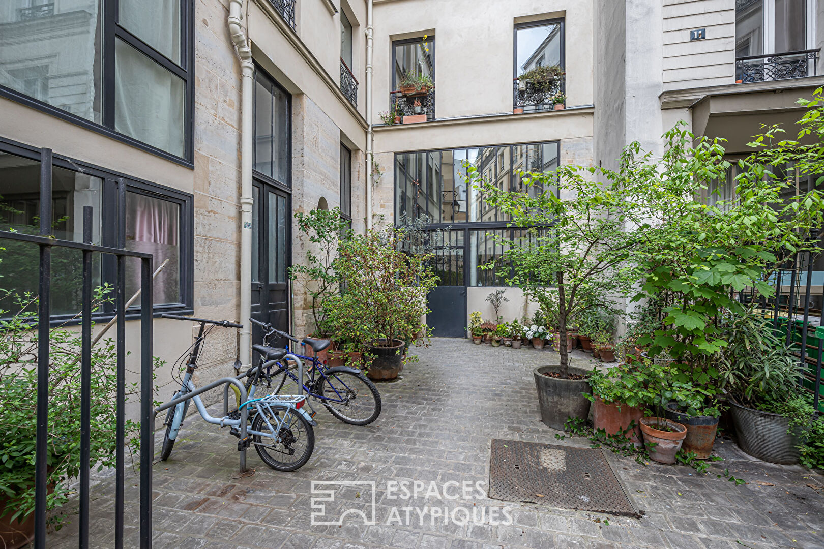 Contemporary apartment at Carreau du Temple