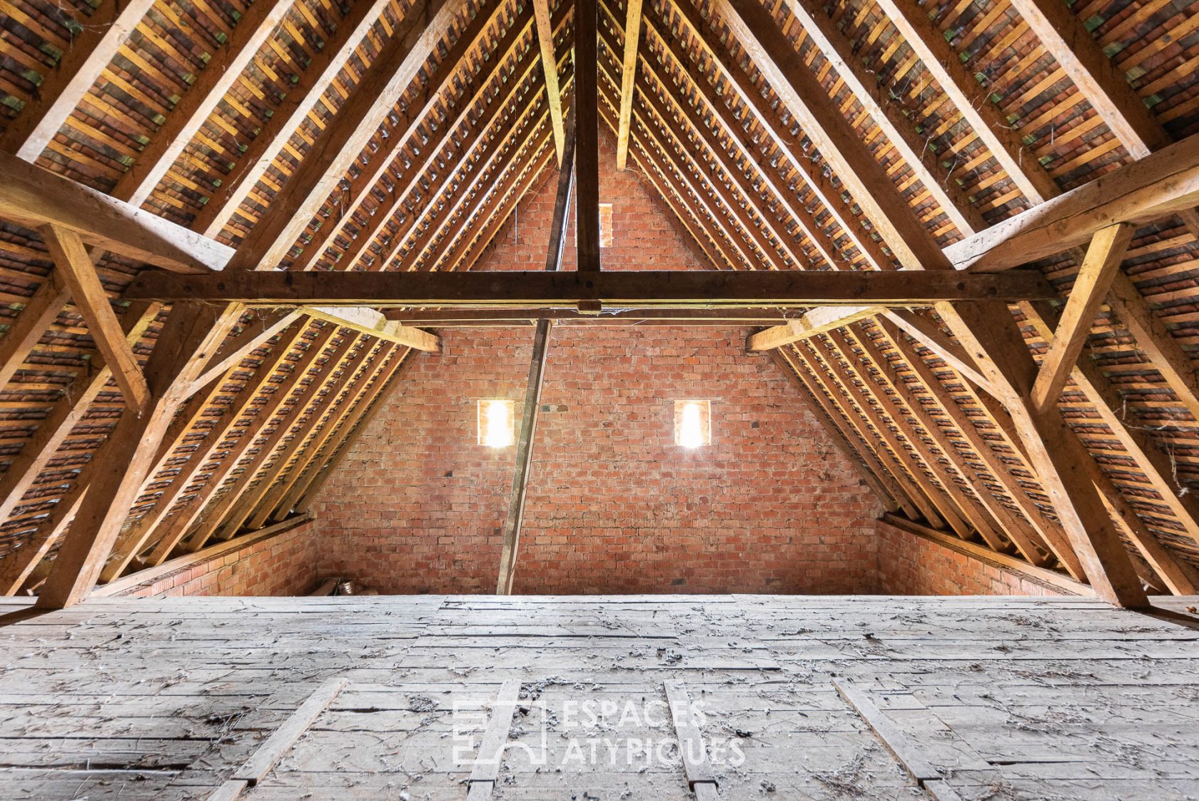 Authentic forest house and its barn to be reinvented