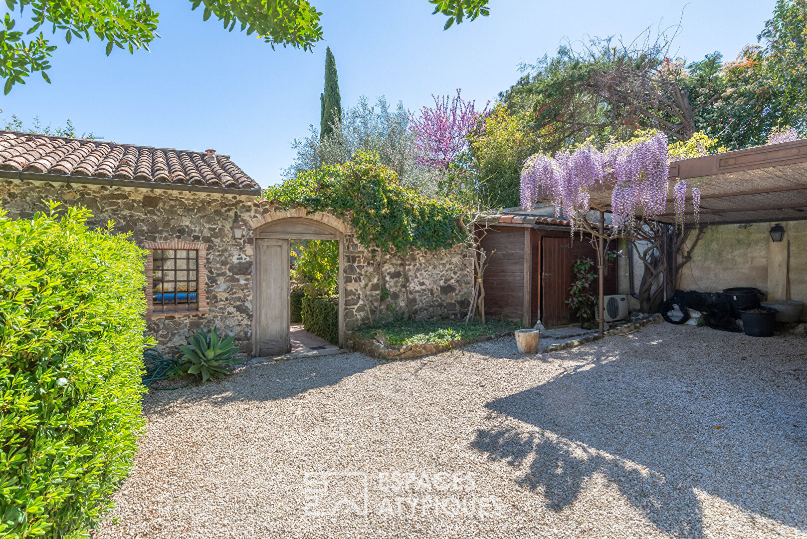 Villa en pierre avec jardin et piscine au Cap d’Antibes