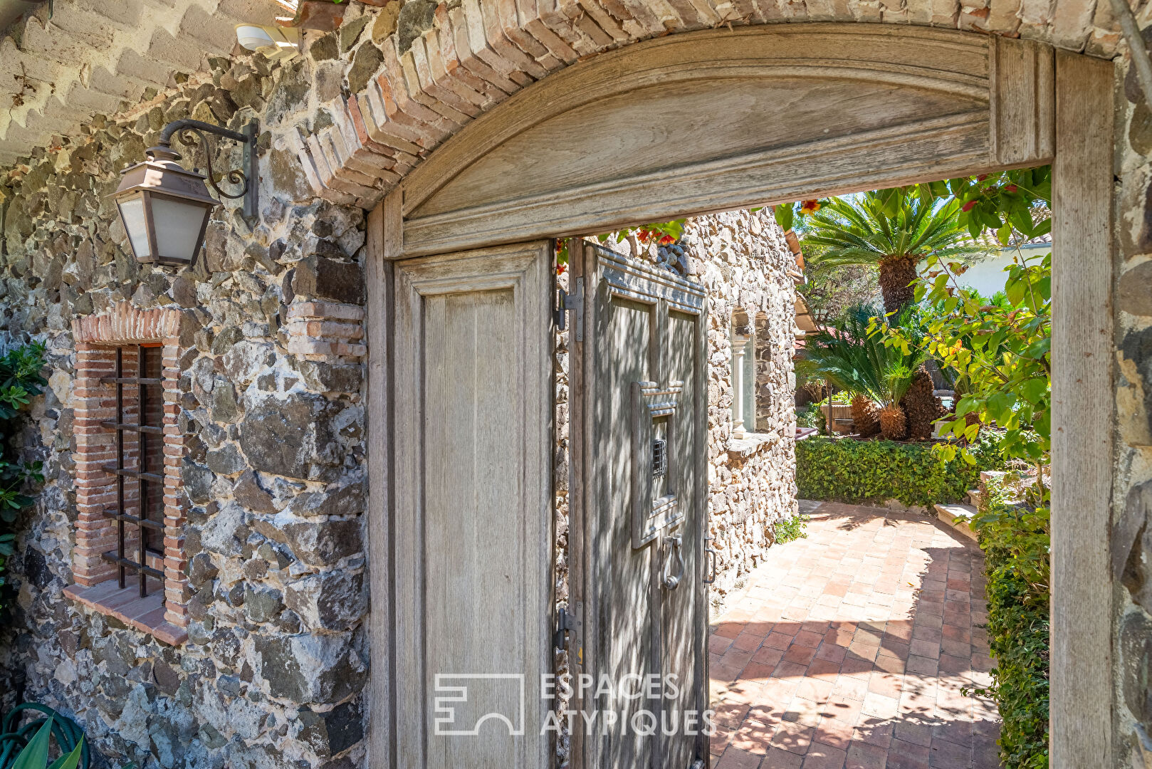 Villa en pierre avec jardin et piscine au Cap d’Antibes