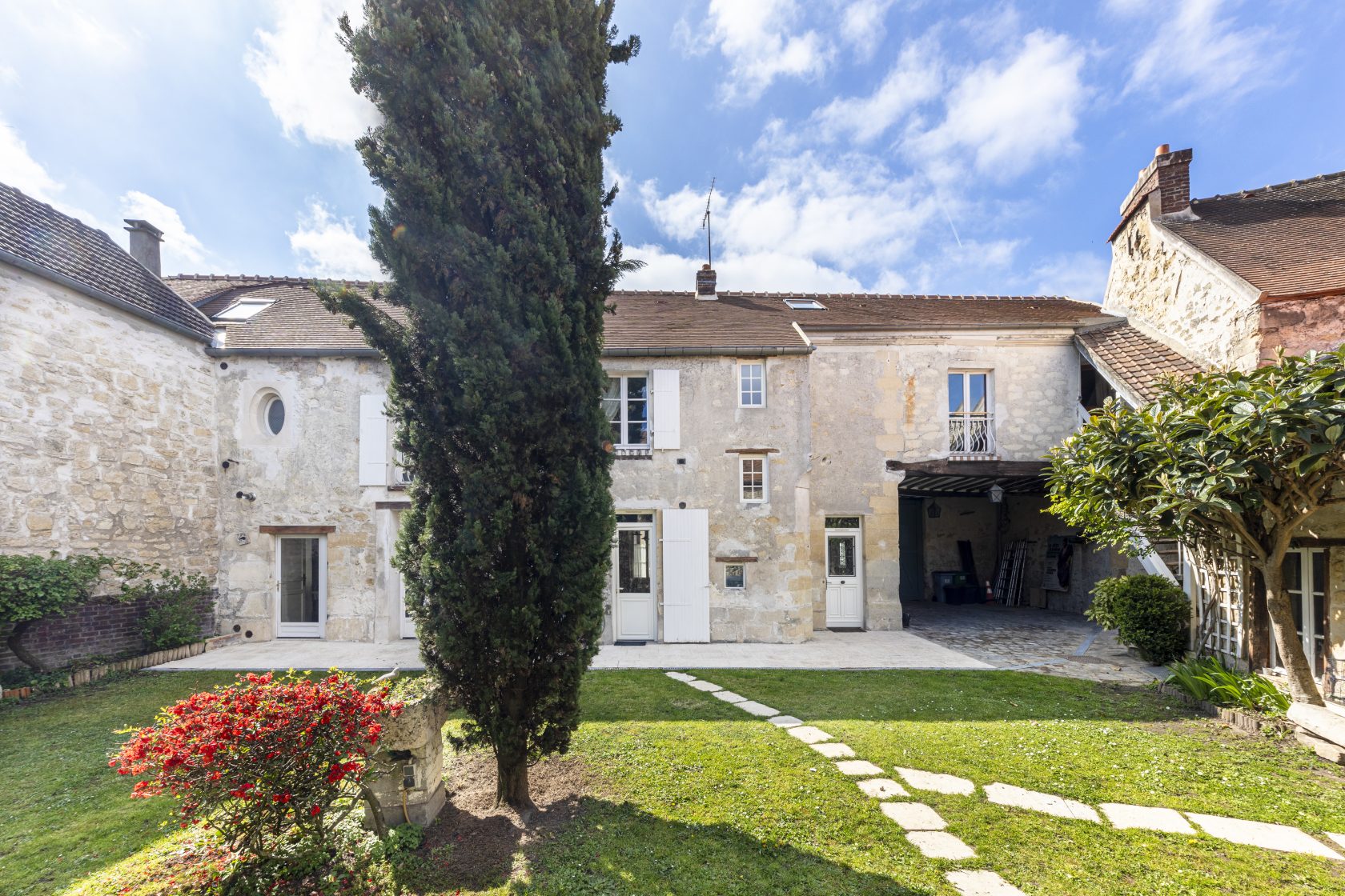La closerie – Son atelier d’artiste et son duplex indépendant.