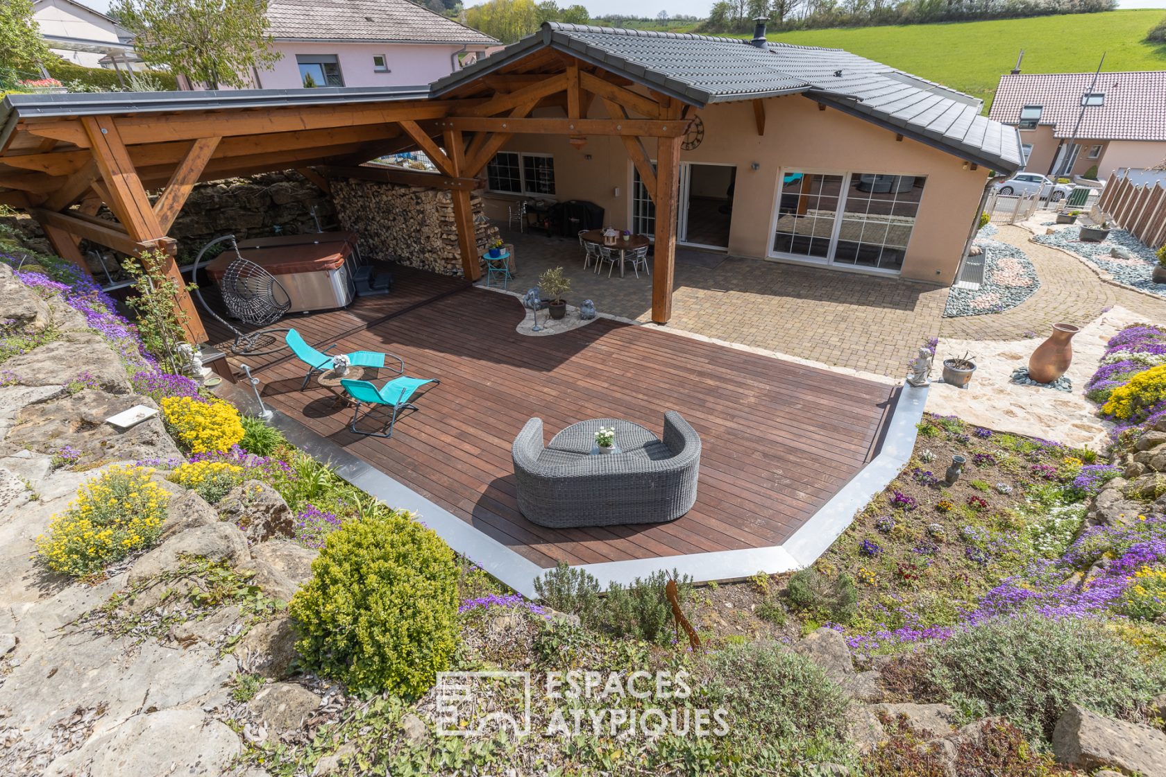 70’s house and its luxuriant garden