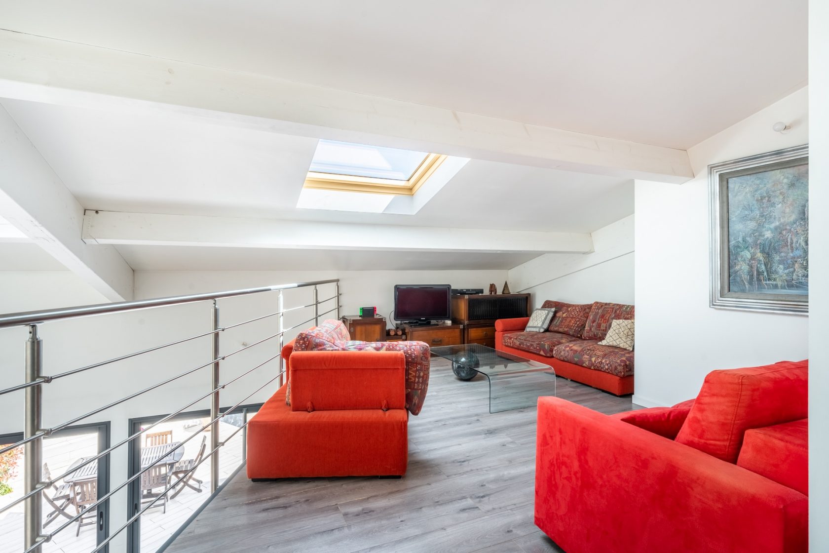 Loft-style house of 218sqm with garden