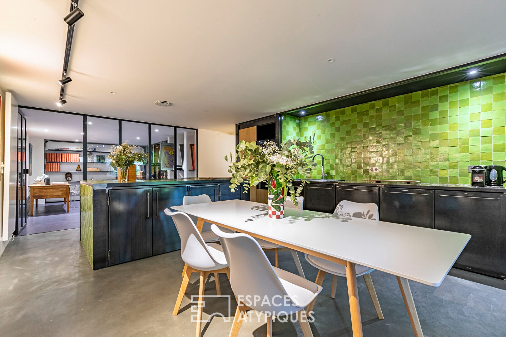 Arty duplex loft with shared garden
