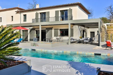 Villa contemporaine avec vue dégagée entre mer et lac