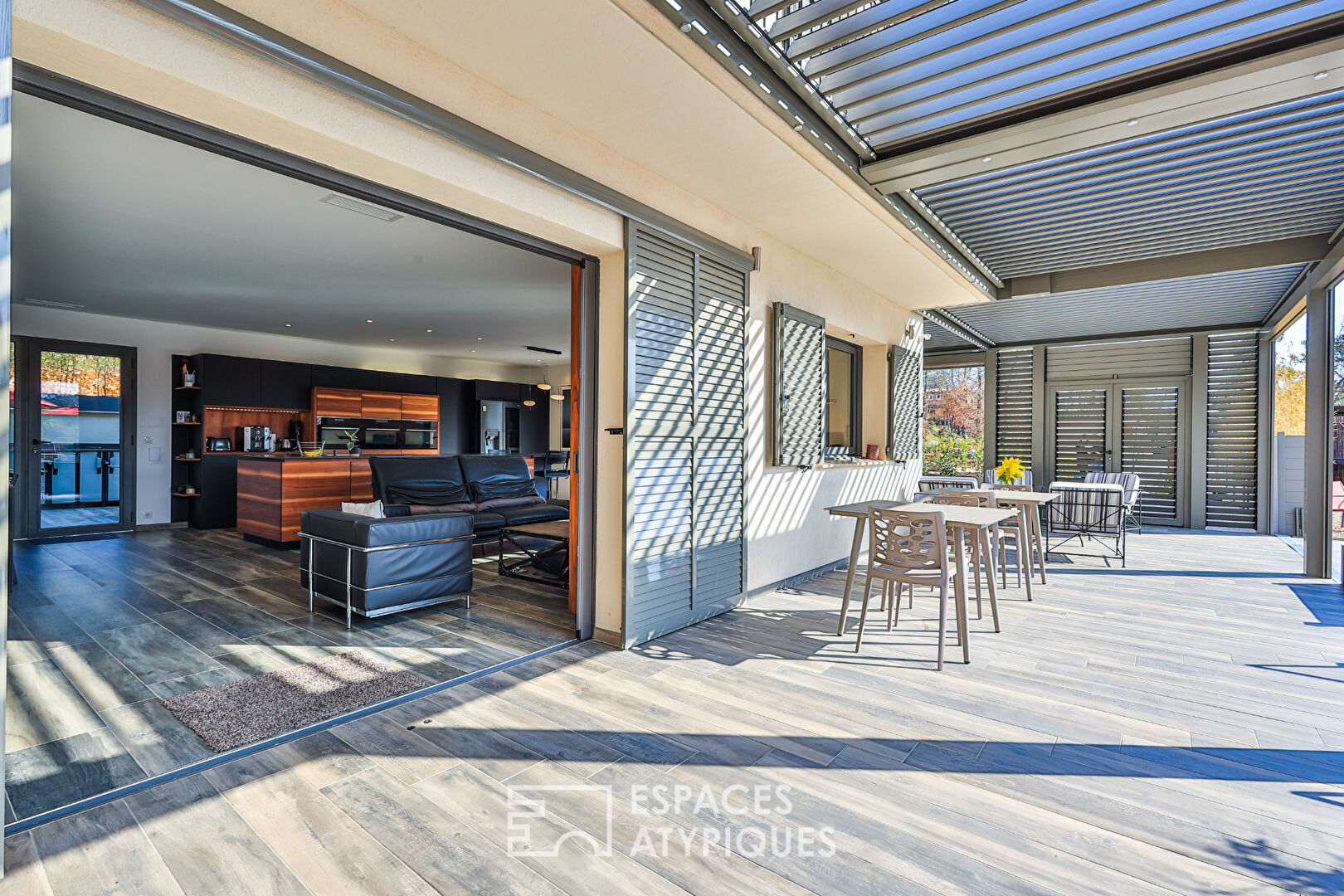 Villa contemporaine avec vue dégagée entre mer et lac