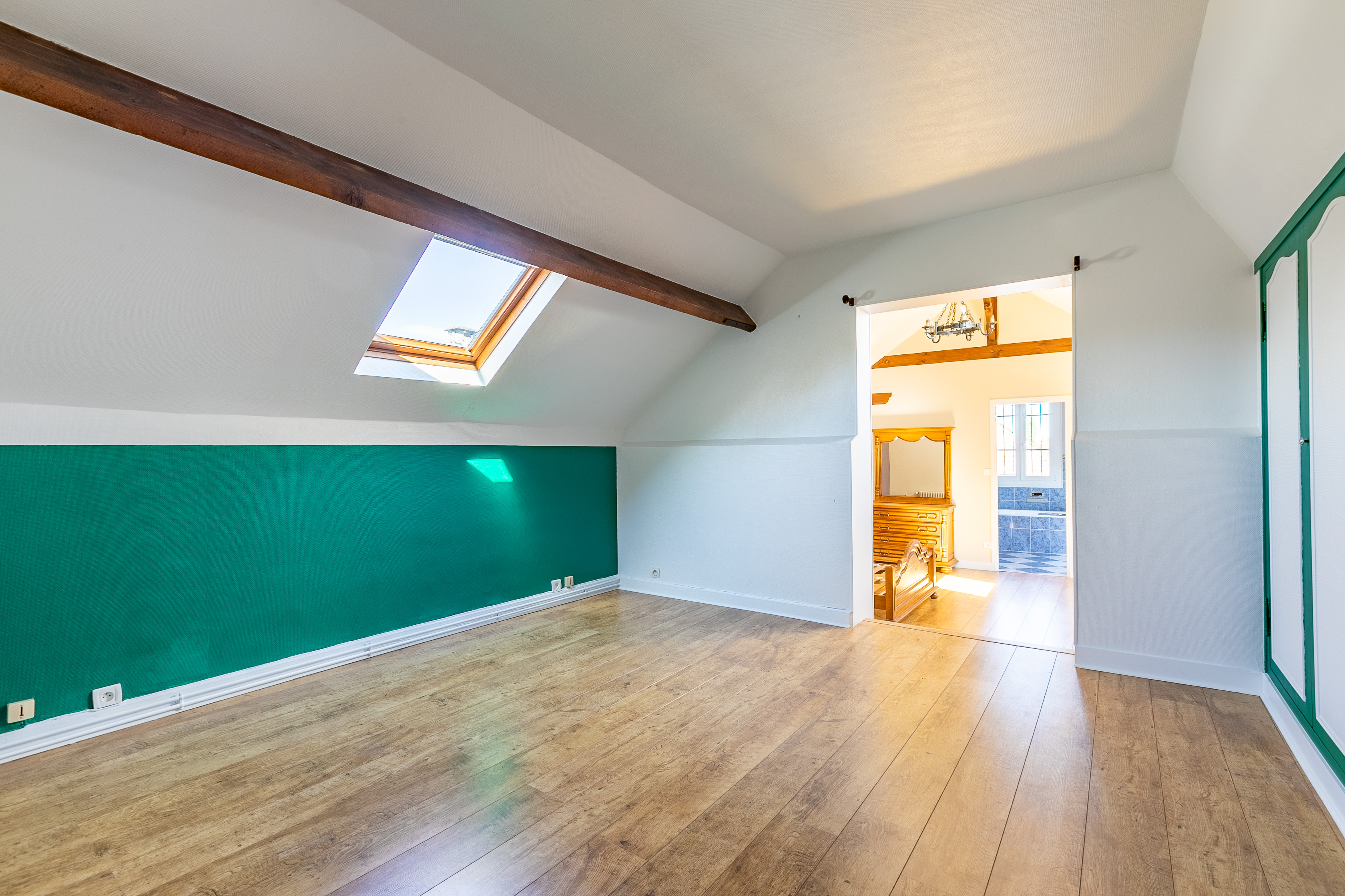 Charming fully renovated farmhouse and its converted outbuilding