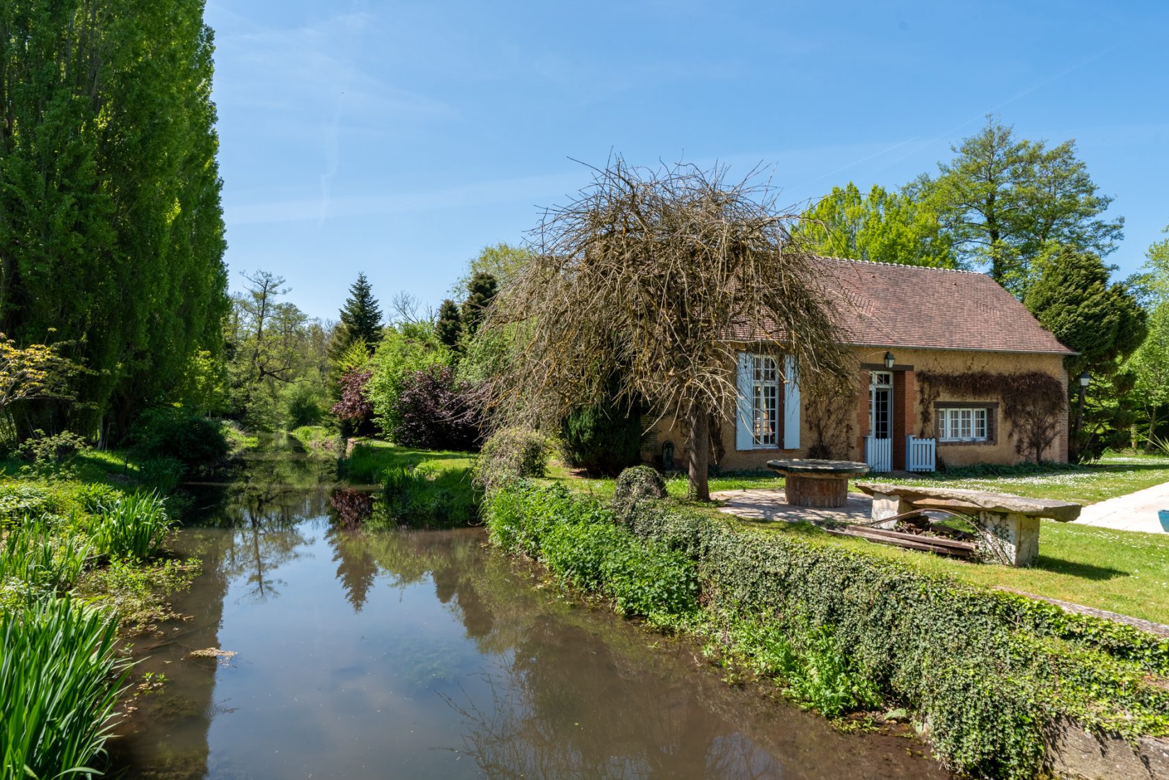 Moulin à blé du 17ème siècle avec dépendances