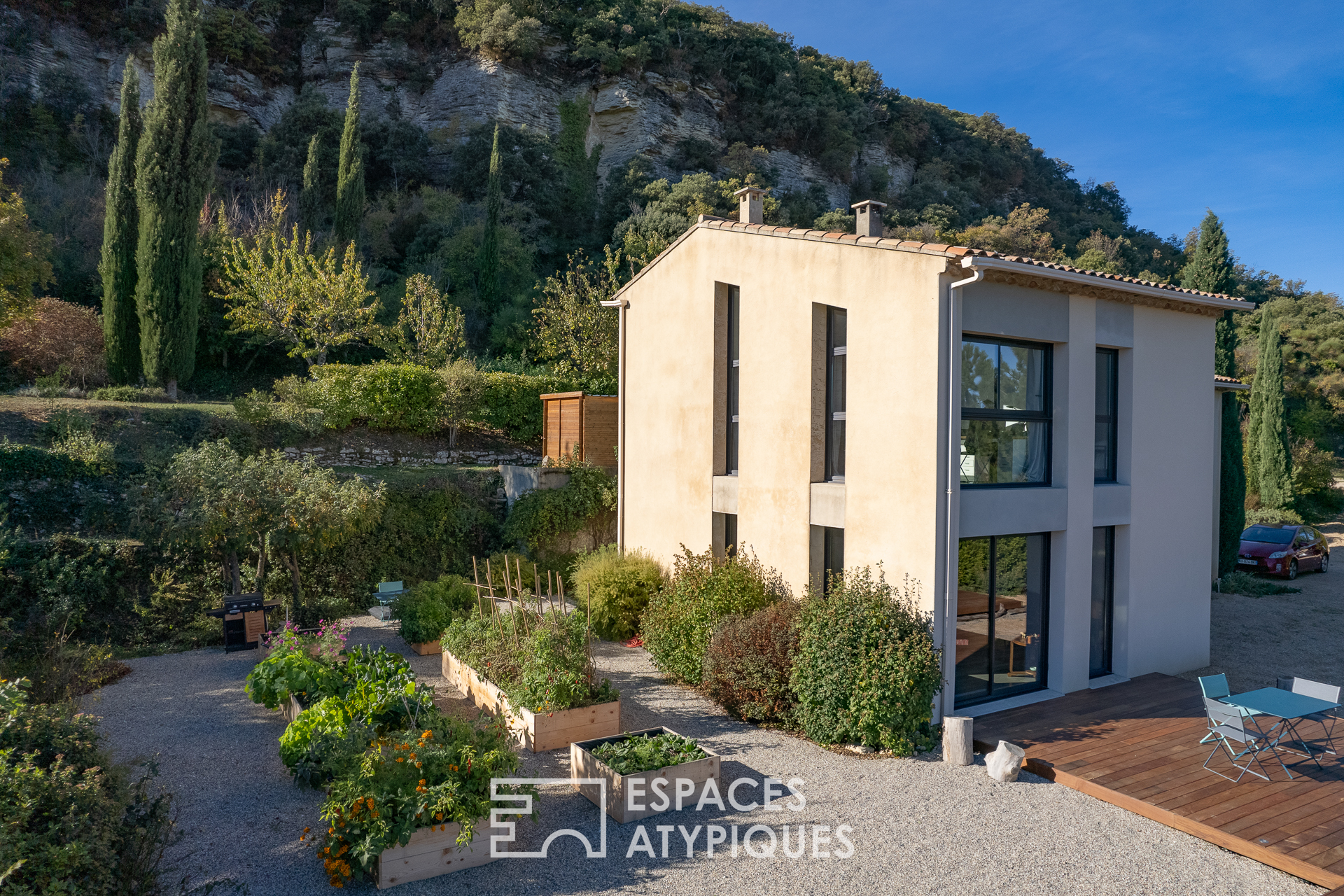 Contemporary on the Luberon with an incredible view
